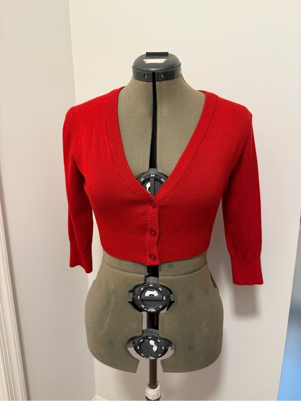 Cropped V-Neck Button-Front Cardigan in Red